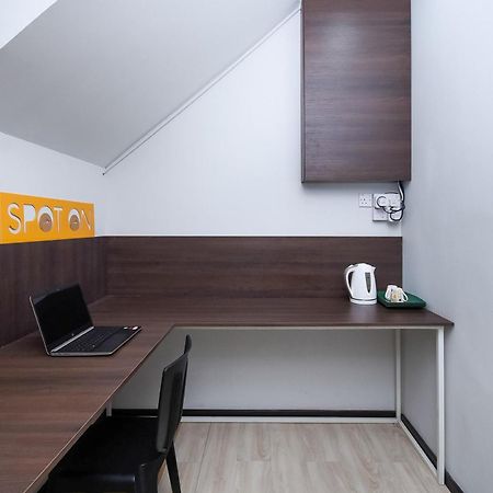 Spot On 89838 Lm Residence Мири Экстерьер фото