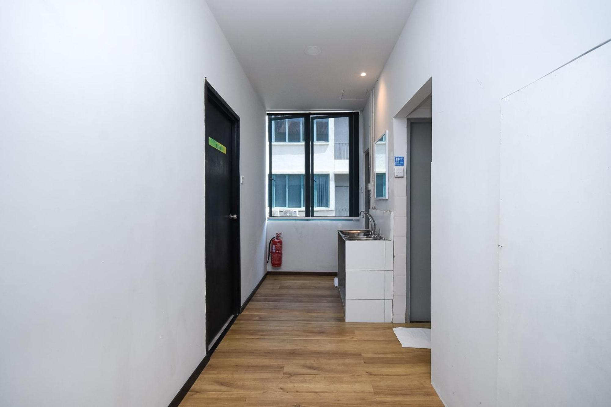 Spot On 89838 Lm Residence Мири Экстерьер фото