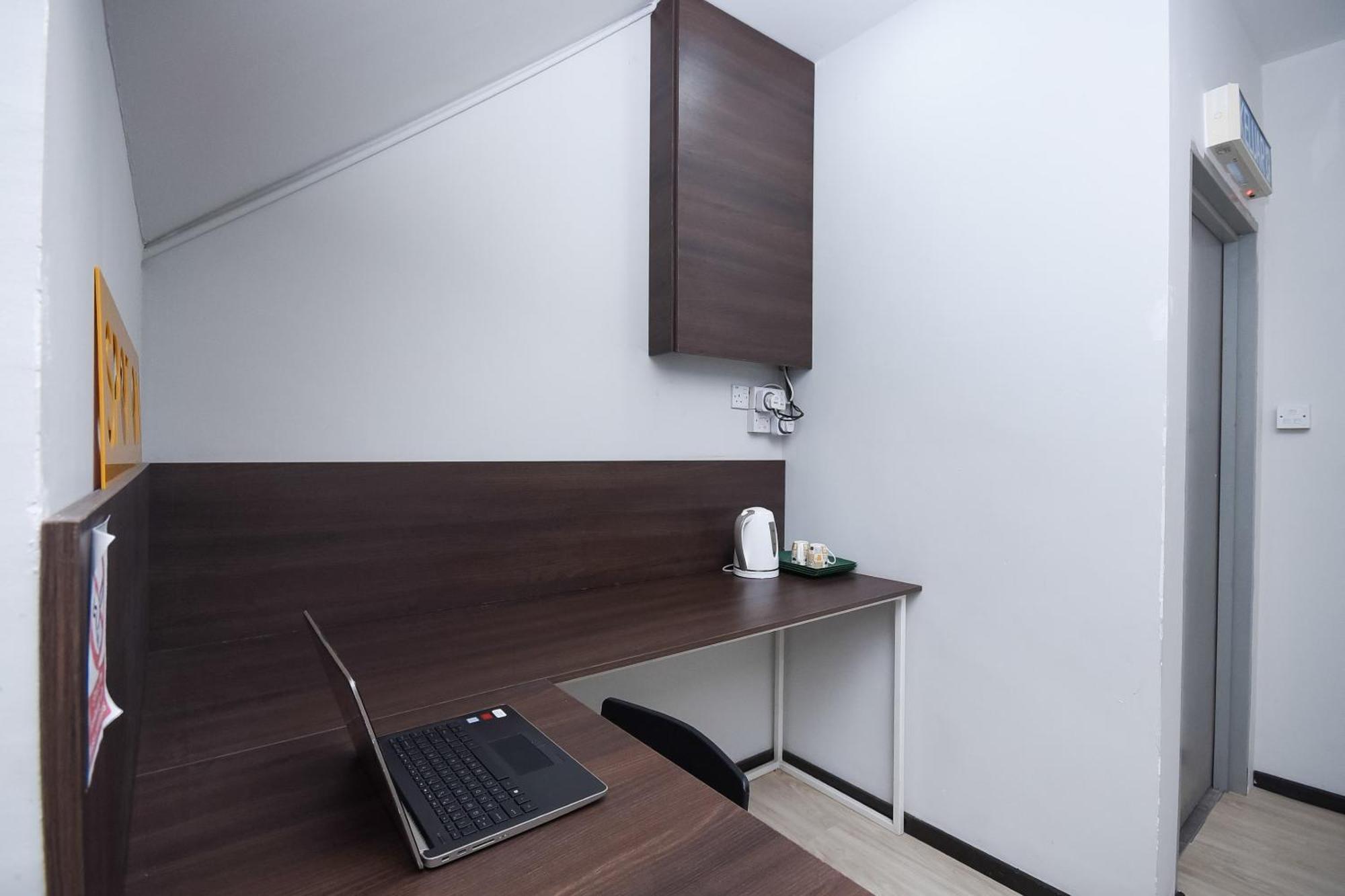 Spot On 89838 Lm Residence Мири Экстерьер фото
