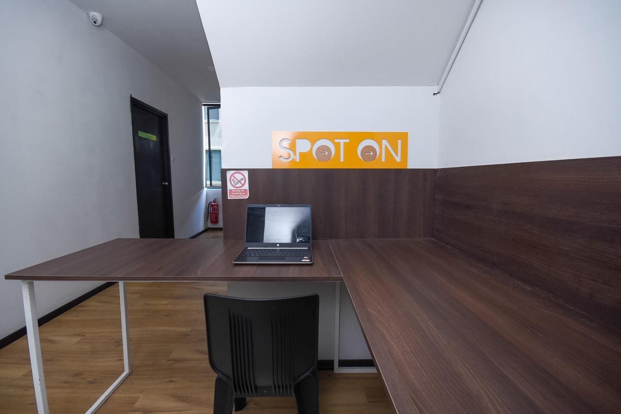Spot On 89838 Lm Residence Мири Экстерьер фото