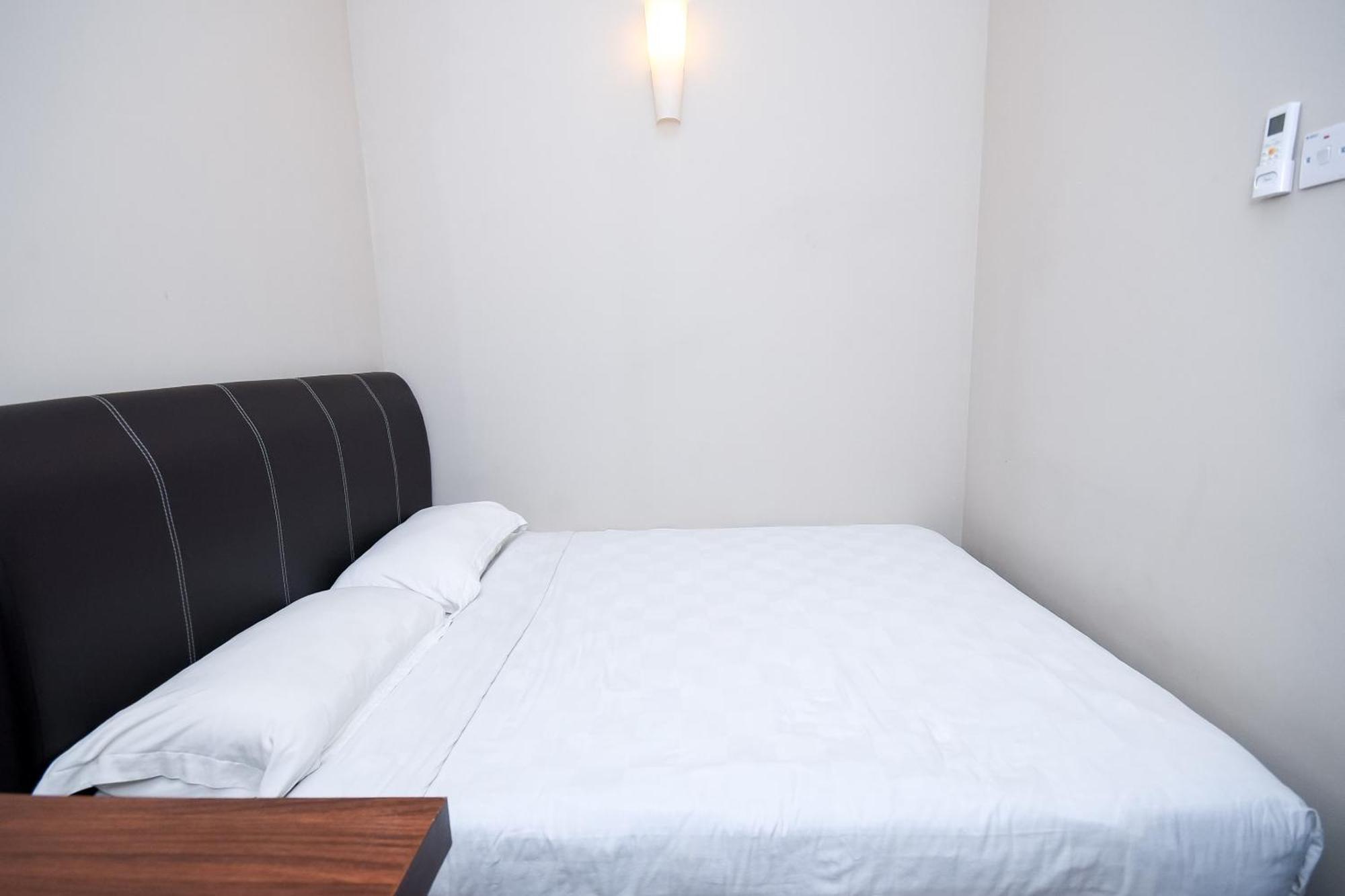 Spot On 89838 Lm Residence Мири Экстерьер фото