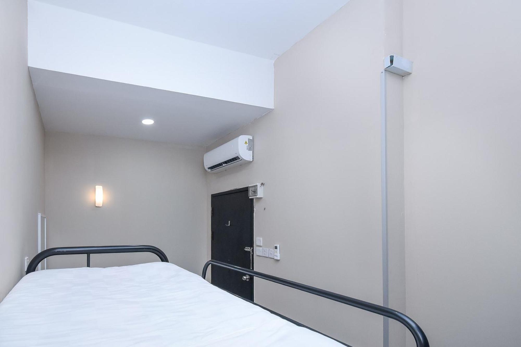 Spot On 89838 Lm Residence Мири Экстерьер фото